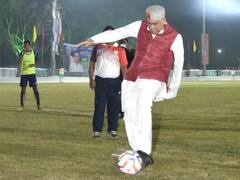 Watch Video: खेल के मैदान में दिखा सीएम बघेल का अलग अंदाज, फुटबॉल पर लगाई जोरदार किक