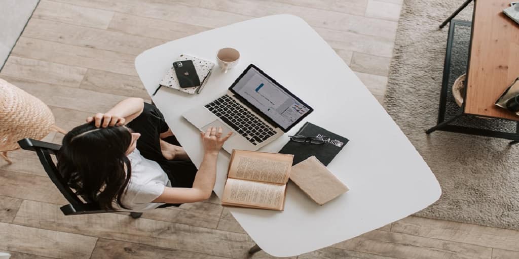 Portugal Makes It Illegal for Your Boss to Text You After Work, know in details Portugal: শিফটের পরও কাজের জন্য ফোন? জরিমানা হতে পারে আপনার বস-এর