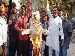 कंगना के खिलाफ बिहार में प्रदर्शन, लोगों ने पुतला दहन कर जताया विरोध, पद्मश्री वापस लेने की रखी मांग