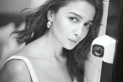 Alia Bhatt Pics: பாலிவுட் பியூட்டி ஆலியா பட் லேட்டஸ்ட் க்ளிக்ஸ்
