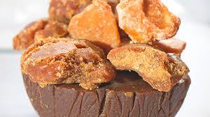 ਗੁੜ- ਗੁੜ 'ਚ ਭਰਪੂਰ ਮਾਤਰਾ 'ਚ ਕੈਲਸ਼ੀਅਮ ਹੁੰਦਾ ਹੈ ਪਰ ਇਸ ਦਾ ਮਤਲਬ ਇਹ ਨਹੀਂ ਹੈ ਕਿ ਤੁਸੀਂ ਕੈਲਸ਼ੀਅਮ ਦੇ ਨਾਂ 'ਤੇ ਗੁੜ ਹੀ ਖਾਂਦੇ ਰਹੋ। ਭੋਜਨ ਨੂੰ ਖਾਣ ਤੋਂ ਬਾਅਦ ਤੁਸੀਂ ਗੁੜ ਖਾ ਸਕਦੇ ਹੋ।