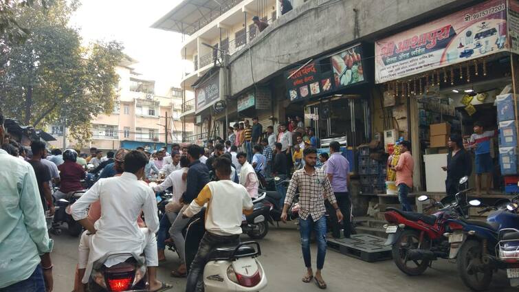 Bhiwandi Traders rushed to the police station after Raza Academy s attempt to forcibly close the shop Bhiwandi : जबरदस्तीने दुकान बंद करण्याच्या रझा अकादमीच्या प्रयत्नामुळे व्यापाऱ्यांनी घेतली पोलीस ठाण्यात धाव