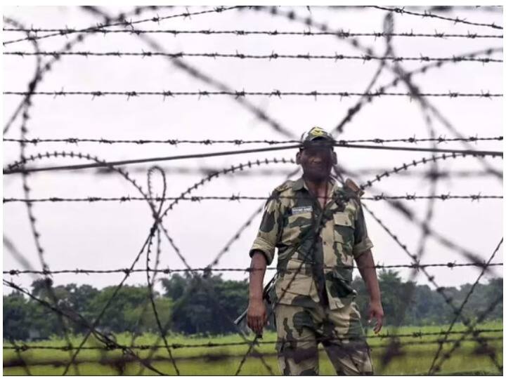 West Bengal's Cooch Behar: Encounter during cow smuggling on Indo-Bangladesh border, 3 smugglers including two Bangladeshi killed भारत-बांग्लादेश सीमा पर गौ तस्करी के दौरान एनकाउंटर, BSF ने दो बांग्लादेशी समेत 3 तस्करों को किया ढेर