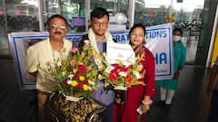 কলকাতায় পৌঁছলেন বাংলার নবম গ্র্যান্ডমাস্টার মিত্রাভ গুহ