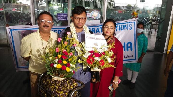 ম্যাগনাস কার্লসেনের খেলার ভক্ত মিত্রাভ। এর আগে দু’টি জিএম নর্ম পেয়েছিলেন মিত্রাভ।