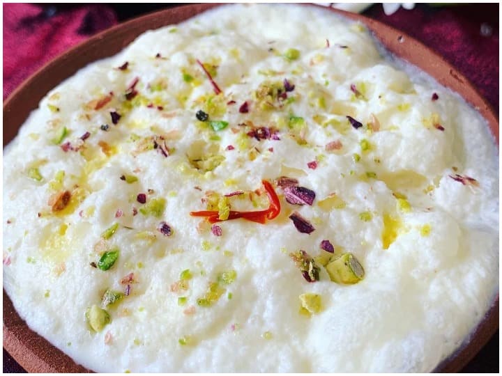 Uttar Pradesh malai makhan dish from kanpur varanasi and lucknow see recipe of makhan malai UP Traditional Dish: यूपी आएं तो जरूर लें मलाई मक्खन का स्वाद, खास सर्दियों में ओस के नीचे बनती है ये डिश, यहां देखें रेसिपी