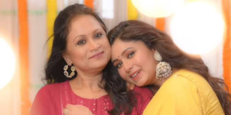 Actress Ritabhari Chakraborty wishes mother Satarupa Sanyal in an emotional post Ritabhari Chakraborty Wishes Mother: 'মায়ের জন্মদিন কি মাতৃদিবস নয়', শতরূপা সান্যালের জন্মদিনে পোস্টবার্তা মেয়ে ঋতাভরীর