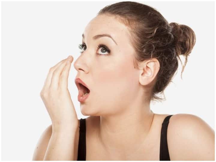 Health Care Tips, These Reasons can be behind the Smell from the Mouth And Cause of bad Breath Health Care Tips: मुंह से बदबू आने के पीछे हो सकते हैं ये कारण, जानें