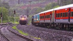 Train: প্রায় দেড় বছর পর ট্র্যাকে ফিরছে মেল ও এক্সপ্রেস ট্রেন | Bangla News