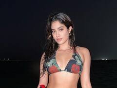 Janhvi kapoor Photos: సముద్రం ఒడ్డున జాన్వీ అందాల అలల హోరు