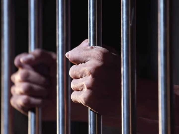 Pakistan Court Sentenced Hindu College teacher Nautan Lal Life Imprisonment Blasphemy Sindh Province Pakistan News: पाकिस्तान में इस वजह से हिंदू कॉलेज टीचर को सुनाई गई आजीवन कारावास की सजा
