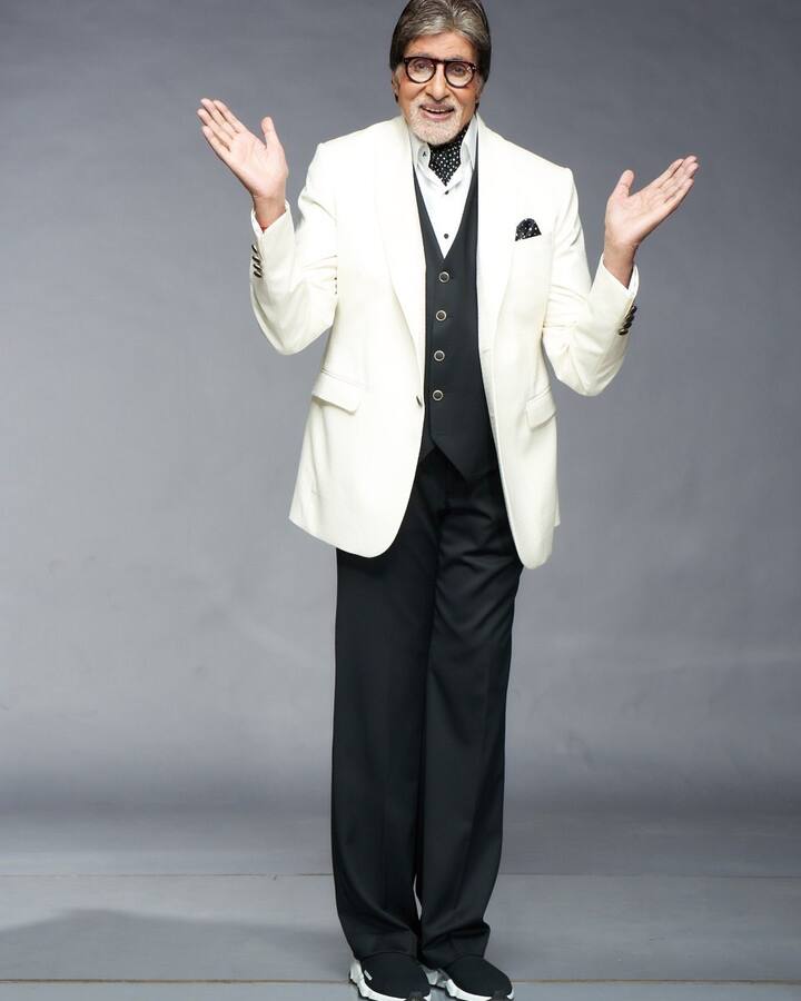 अमिताभ बच्चन नेहमीच त्यांच्या उत्कृष्ट पोशाख आणि शैलीमध्ये परफेक्ट अॅक्सेसरीज परिधान करताना दिसतात.