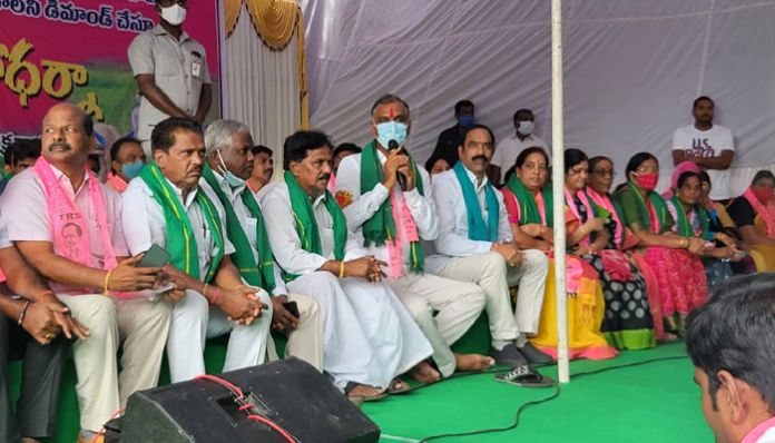 TRS :  యాసంగి వడ్లు కొంటరా ? కొనరా?   తెలంగాణ వ్యాప్తంగా బీజేపీకి వ్యతిరేకంగా టీఆర్ఎస్ ధర్నాలు !