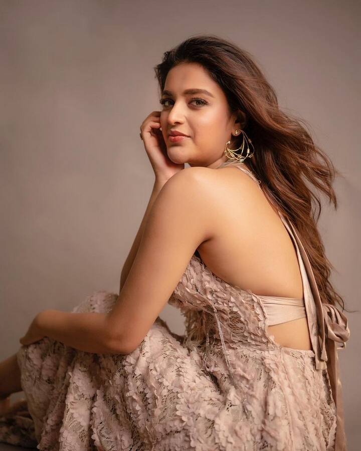 ఎప్పటికప్పుడు తన హాట్ ఫోటోలను షేర్ చేస్తుంటుంది. (Courtesy : Instagram)