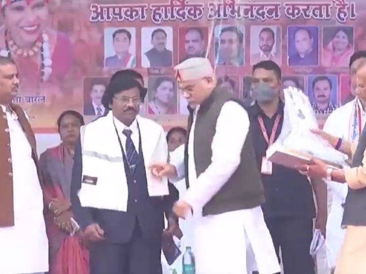 Chhattisgarh CM Bhupesh Baghel congratulates padma shri Radheshyam Barle Padma Awards: सीएम बघेल ने पद्मश्री राधेश्याम बारले को दी बधाई, बोले- पूरा छत्तीसगढ़ गौरवान्वित हुआ