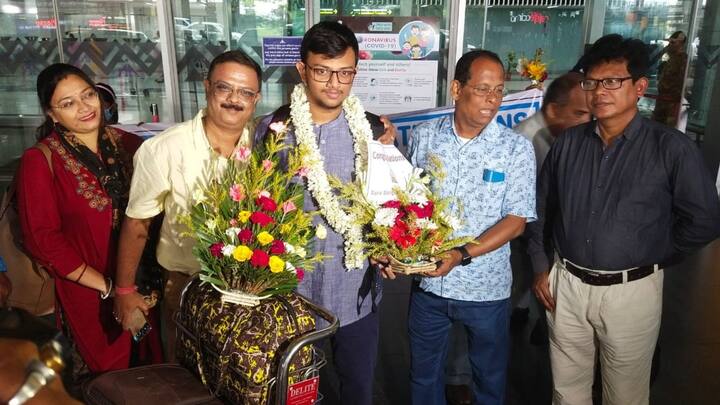 বৃহস্পতিবার কলকাতায় এসে পৌঁছলেন বাংলার এই নতুন গ্র্যান্ডমাস্টার।