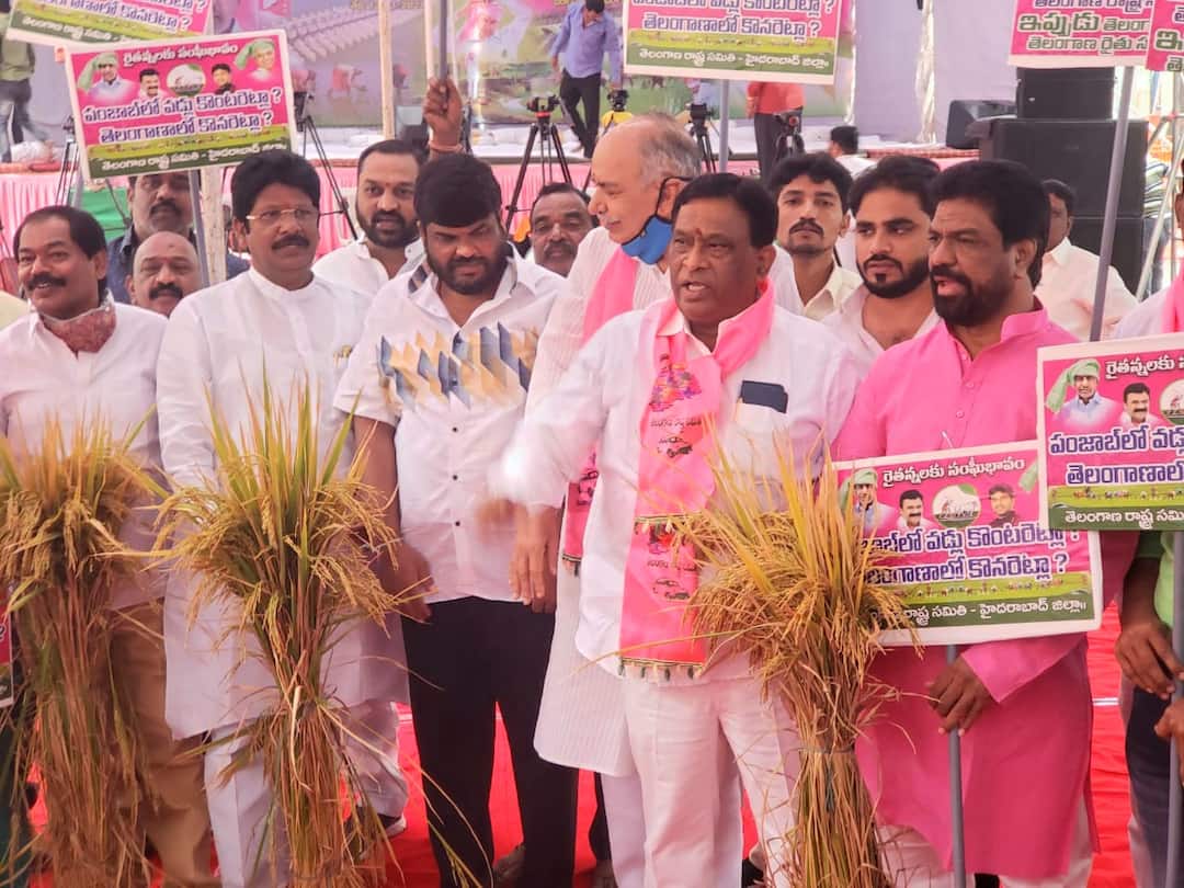 TRS fights against BJP - Dharnas across Telangana TRS : యాసంగి వడ్లు కొంటరా ? కొనరా? తెలంగాణ వ్యాప్తంగా బీజేపీకి వ్యతిరేకంగా టీఆర్ఎస్ ధర్నాలు !