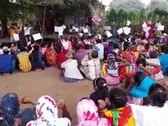 दंतेवाड़ा में नया पुलिस कैंप खोले जाने के विरोध में ग्रामीण, बोले- महिलाओं के ऊपर बढ़ेंगे अत्याचार
