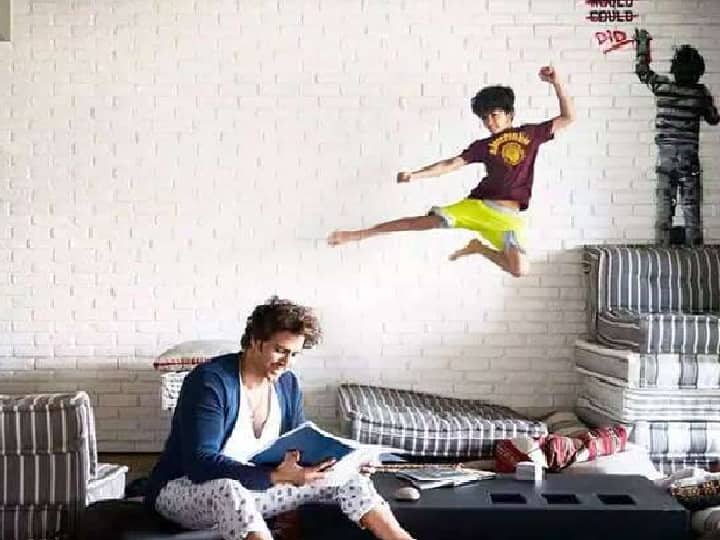ऋतिक रोशन अपने बंगले में अक्सर बच्चों के साथ टाइम स्पेंड करते नजर आते हैं.