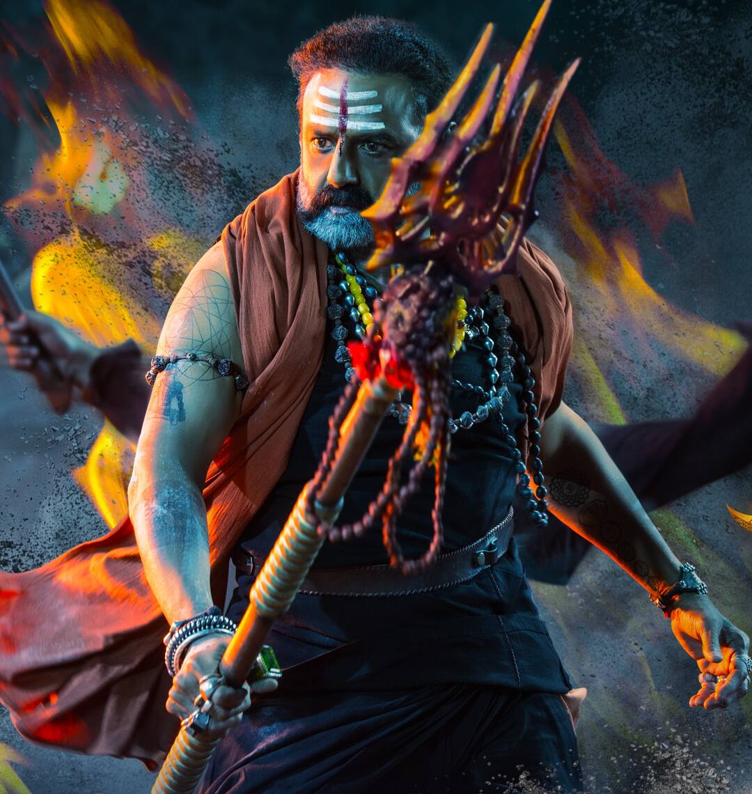 Nandamuri Balakrishna Boyapati Srinu's hattrick movie Akhanda Movie Trailer Will Be Out on Nov 14th Balakrishna: రేపే బాలకృష్ణతో బోయపాటి హ్యాట్రిక్ సినిమా 'అఖండ' ట్రైలర్ విడుదల