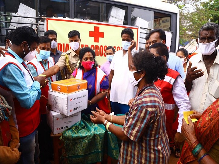 நரிக்குறவர்களின் வீடுகளுக்கு சென்று குறைகளை கேட்டறிந்த துணை நிலை ஆளுநர் தமிழிசை சவுந்தராஜன்