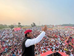 Akhilesh Yadav Interview: अखिलेश पहुंचे CM Yogi के गढ़ Gorakhpur, उमड़े समर्थक | UP Election