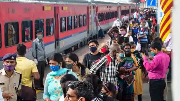 Indian railways precovid trains restored with this more than 1700 trains will be restored in next few days 20 મહિના બાદ ફરી પૂર્વવત થઇ ભારતીય રેલ, પ્રવાસ કરતાં પહેલા યાત્રીઓએ આ નિયમો જાણવા જરૂરી