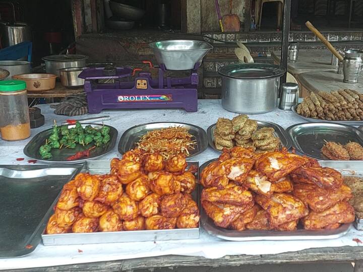 Vadodara Deputy Mayor Sends Notification To Cover Non-Vegetarian Food After Residents Complain Of 'Itchy Eyes' Vadodara Residents Complain Of Itchy Eyes By Non-Veg Food, VMC Issues Public Notice Rajkot Calls The encroachments Vadodara Deputy Mayor Sends Notification To Cover Non-Vegetarian Food After Residents Complain Of 'Itchy Eyes'