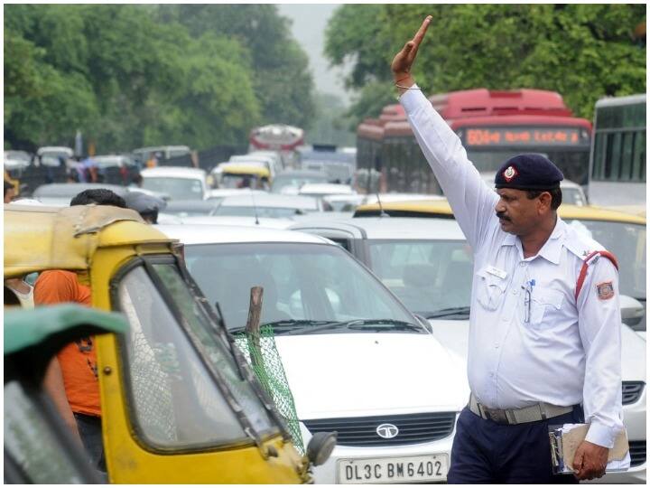 Green Corridor with the help of delhi Traffic Police built to bring Heart from Delhi Airport to AIIMS Delhi News: एयरपोर्ट से एम्स, 16 किलोमीटर की दूरी, लेकिन सिर्फ 20 मिनट में पहुंचाया 'जिंदा दिल', ट्रैफिक पुलिस ने ऐसे की मदद