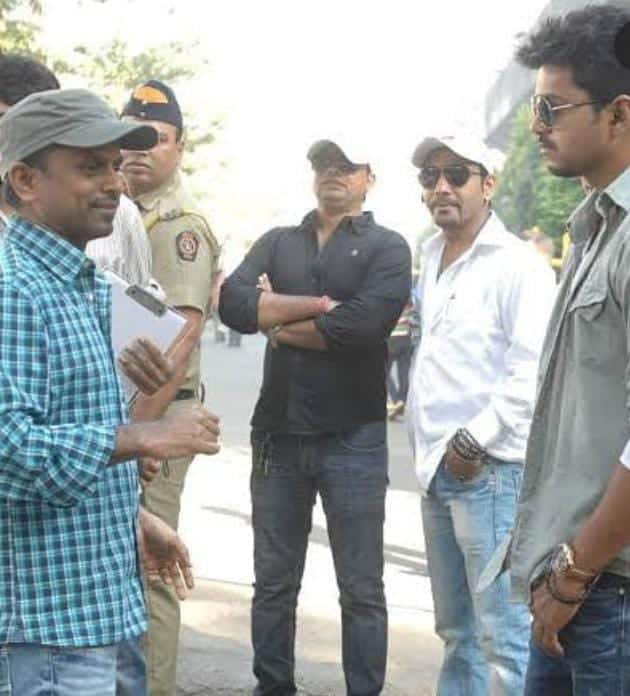 இப்படத்தில் வரும் ‘கூகுள் கூகுள்’ பாடல் பேங்காக்கில் 10 நாட்களுக்கு படமாக்கப்பட்டது