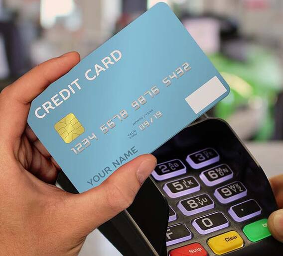 क्रेडिट कार्ड वापरताय? 'हे' आहेत धोके...