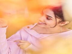 Krithi Shetty Photos: నీ నవ్వు ముత్యాలహారం...