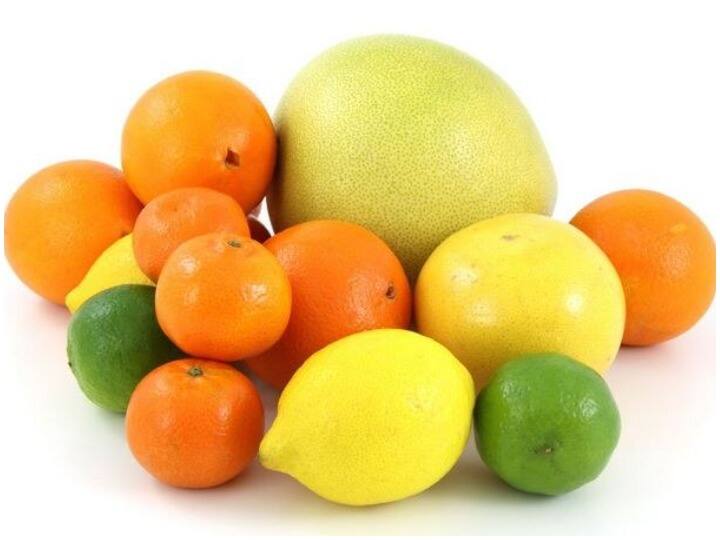 Vitamin C Rich Fruits: किसी भी बीमारी से बचने के लिए इम्यूनिटी का मजबूत होना जरूरी है. अगर आपकी रोग प्रतिरोधक क्षमता मजबूत होगी तो आपका शरीर रोगों से लड़ने में सक्षम होगा. इसके लिए आपको खान-पान में विटामिन सी से भरपूर खाद्य पदार्थों को जरूर शामिल करना चाहिए. विटामिन सी के लिए आप इन फलों को डाइट में जरूर शामिल करें.