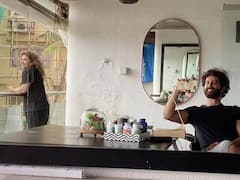 Hrithik Roshan House Photos: মুম্বইয়ে নতুন বাড়িতে থাকছেন হৃতিক রোশন, অন্দরসজ্জা চমকে দেওয়ার মতো