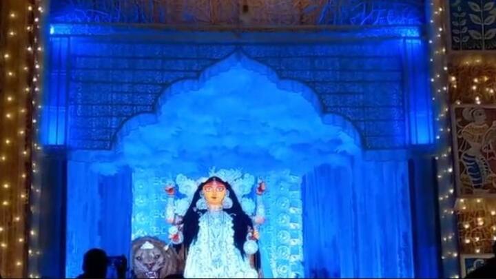 দৈবকপাড়া  সার্ব্বজনীনের পুজো এবছর ৪৯ বছরে পদার্পণ করেছে।