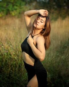 Taarak Mehta Ka Ooltah Chashmah की एक्ट्रेस का बदला रूप, Aradhana Sharma ने खूबसूरत ब्लैक ड्रेस में दिया पोज, देखें फोटो