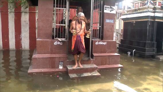 Chennai: Devotees arrive to offer prayers despite water-logging | Ground Report