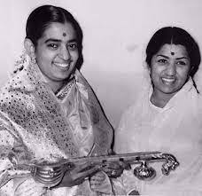பிரபல பாடகி லதா மங்கேஷ்வருடன் பி.சுசீலா