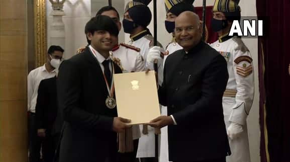 Major Dhyan Chand Khel Ratna Award 12 including Olympian Neeraj Chopra receives the award from President Ram Nath Kovind Khel Ratna Award : নীরজ-সুনীল সহ দেশের সর্বোচ্চ ক্রীড়া সম্মানে ভূষিত ১২ ক্রীড়াবিদ