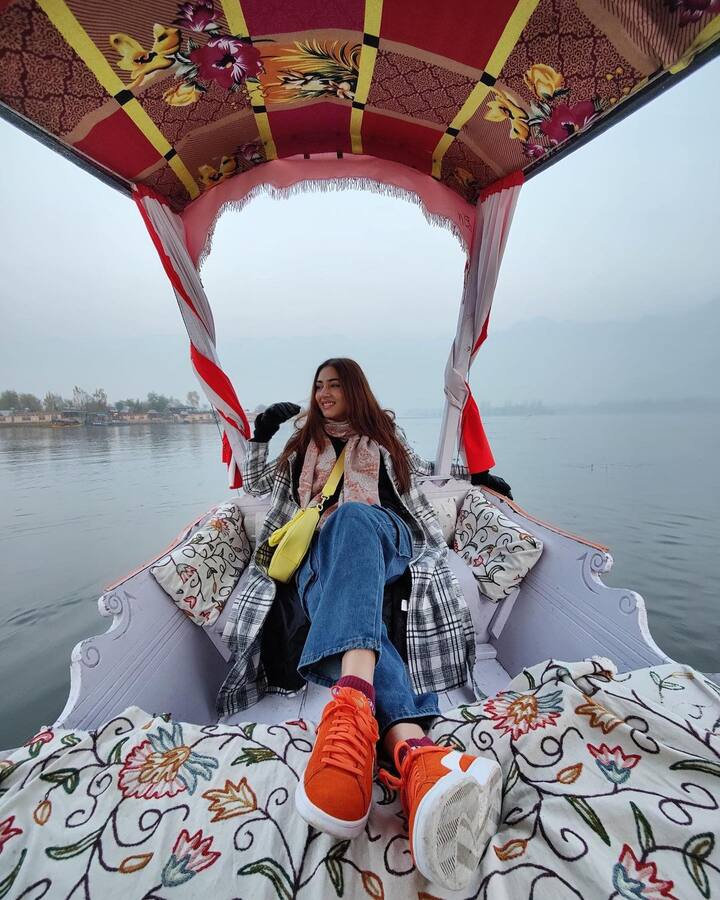Popular celebrity couple Disha Parmar and Rahul Vaidya is currently enjoying their vacation at Kashmir. The actress recently dropped some pictures on her social media from Dal Lake, Srinagar. (Image courtesy - @dishaparmar/Instagram)