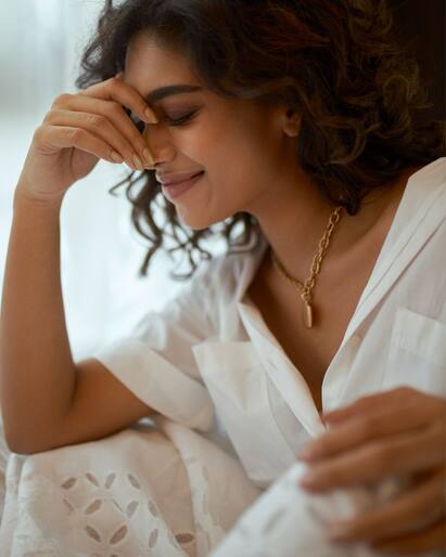 Dushara Vijayan Latest Photos |  கூரப்பட்டு மினுக்கலா நடந்து வரா கலக்கலா.. துஷாரா விஜயனின் லேட்டஸ்ட் கிளிக்ஸ்