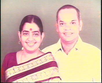 தனது கணவர் மோகனராவுடன் பி.சுசீலா