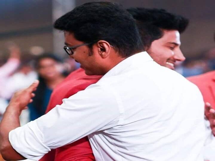 vijay is a super hero: dulquer salman அவர் ஒரு சூப்பர் ஹீரோ: விஜய்யை புகழ்ந்த துல்கர் சல்மான்!