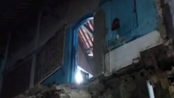 રાજકોટઃ આ વિસ્તારમાં દાયકા જૂના મકાનની ગેલેરી થઈ ધરાશાયી, જુઓ ગુજરાતી ન્યૂઝ