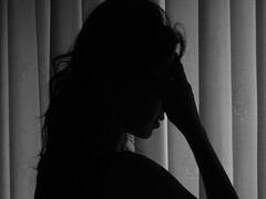 பெண் கைதியை நிர்வாண நடனம் ஆடச் சொன்ன போலீஸ் அதிகாரி: தகவல் வெளிவர டிஸ்மிஸ்!