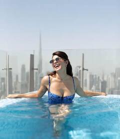 દુબઇમાં 'Pool Baby' બનીને ફરી રહી છે જેકલિન ફર્નાન્ડિઝ, પાણીમાં મસ્તી કરતી તસવીરોએ મચાવ્યો તહેલકો