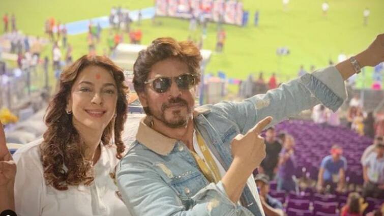 Not Shah Rukh Khan-Kajol SRK-Juhi Chawla are one of the most wholesome and Bollywood iconic onscreen pairs of the 90s Bollywood Iconic Onscreen Pairs: শুধু শাহরুখ-কাজল নয়, নয়ের দশকে দর্শকদের মাতিয়েছিলেন শাহরুখ-জুহি জুটিও
