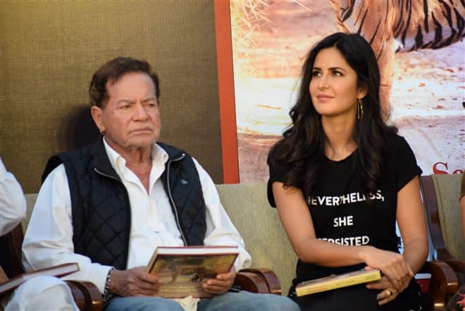 खबरों की मानें तो कैटरीना और विक्की की शादी में सलमान खान नहीं पहुंच पाएंगे. लेकिन उनके पिता सलीम खान वर्चुअल उपस्थिति दर्ज करवाएंगे. कहा जाता है सलीम खान के बहुत करीब रही हैं कैटरीना.