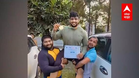 Wrestling : काका पवारांच्या चेल्यांनी गाजवली राष्ट्रीय कुस्ती, महाराष्ट्राच्या शिवराज राक्षेला सुवर्णपदक