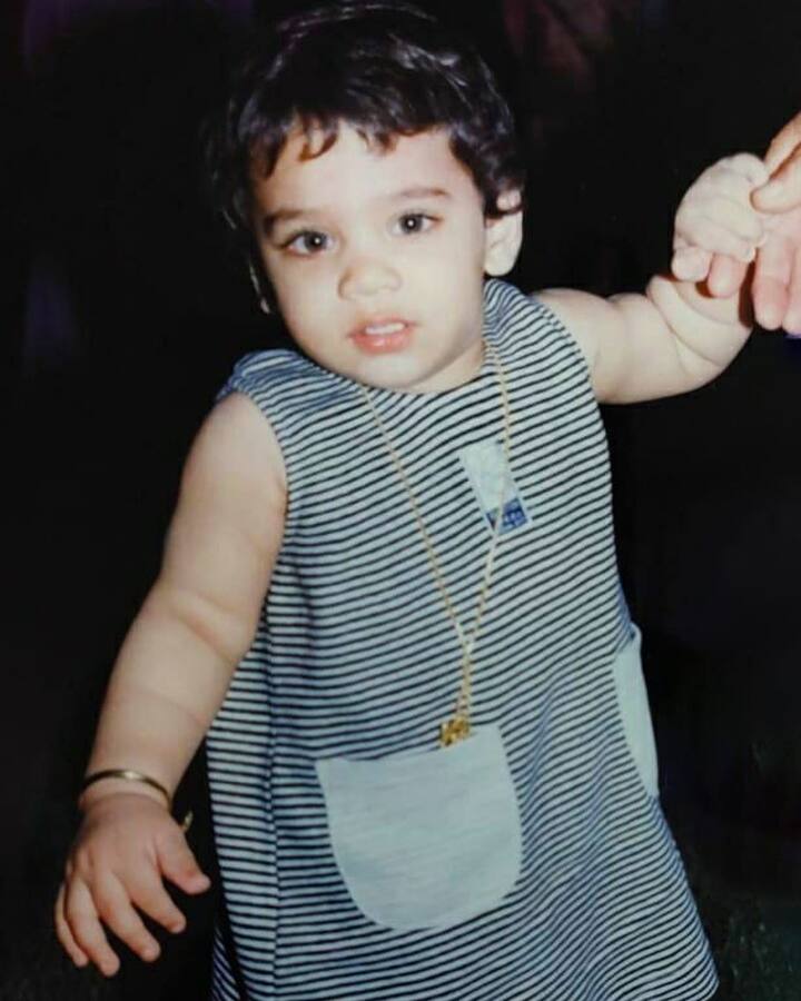 Can you guess who is this cutie pie? Well, he is none other than our very own Simba Nagpal. Isn't he looking as cute as a button?